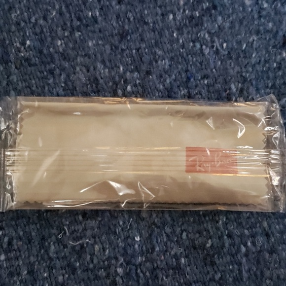 NEW Ray-Ban case and cleaning cloth - Picture 4 of 4